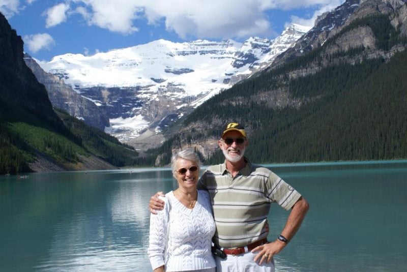 Tim Brom en vrouw bij lake Louise Canada